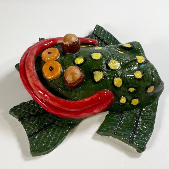 Handmade Ceramic Pottery Green Frog Toad Figurine Cartoony Paperweight Heavy - Picture 3 of 7